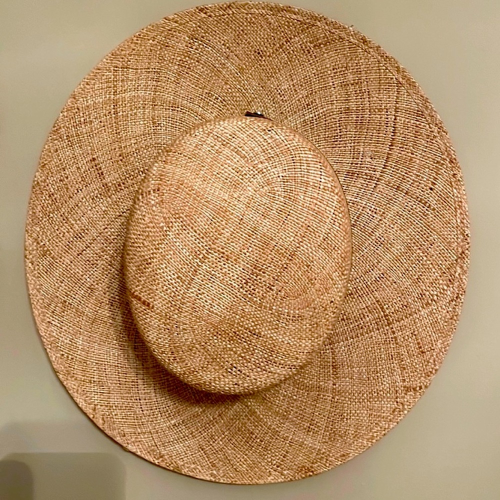Classic straw boater silhouette in a stiffened lightweight woven straw.